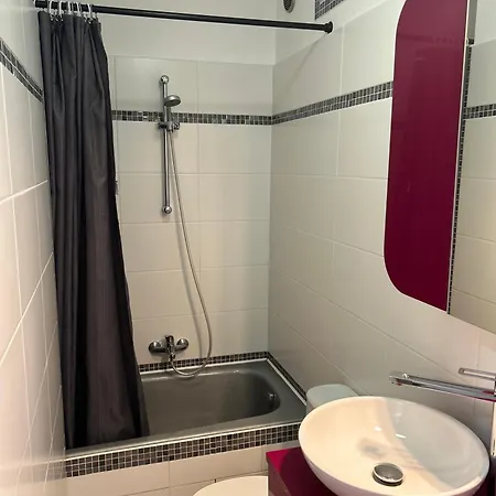 Lovely Air-Conned Flat Swimming Pool Sea 5 Minutes Away Apartment