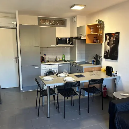 Apartment Lovely Air-Conned Flat Swimming Pool Sea 5 Minutes Away