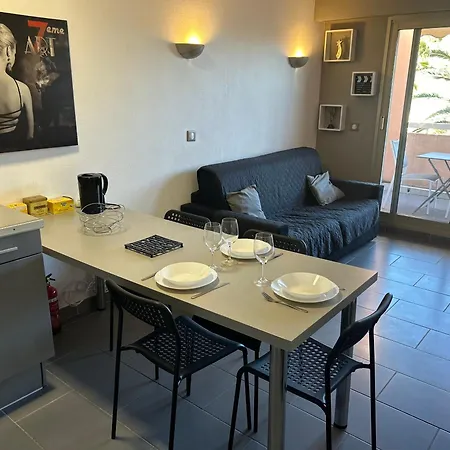 Lovely Air-Conned Flat Swimming Pool Sea 5 Minutes Away