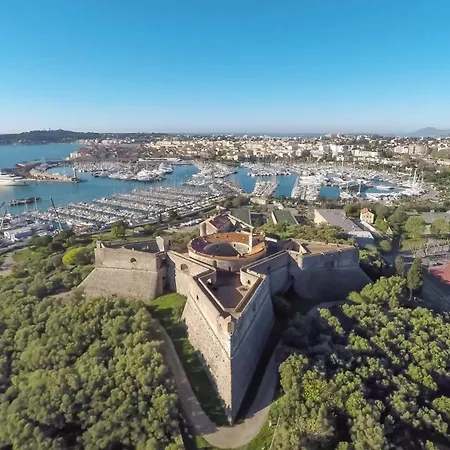 Apartment Lovely Air-Conned Flat Swimming Pool Sea 5 Minutes Away *